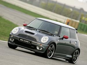 Mini Cooper S with JCW GP Tuning Kit 2005 года